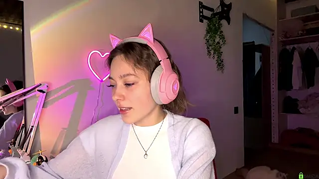 Snapshot of SlunkRear chatting on 02-16-26, 10:17 SlunkRear online show from 02-16-26, 10:17