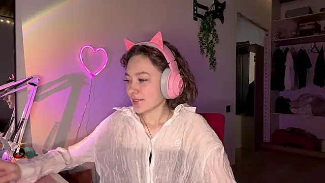 Snapshot of SlunkRear chatting on 02-17-26, 10:05 SlunkRear online show from 02-17-26, 10:05