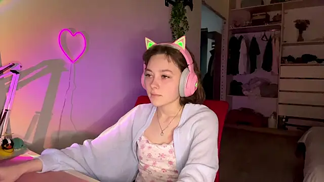 Snapshot of SlunkRear chatting on 02-18-26, 10:17 SlunkRear online show from 02-18-26, 10:17