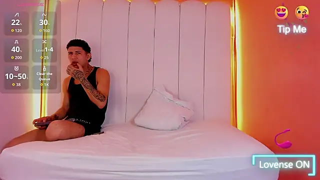 Snapshot of NaughtyVibes_OS chatting on 02-18-26, 12:45 NaughtyVibes OS online show from 02-18-26, 12:45