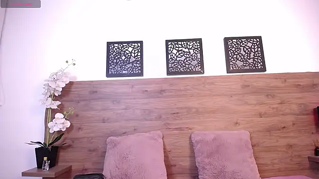 Snapshot of Shanna_Wells chatting on 02-12-26, 12:00 Shanna Wells online show from 02-12-26, 12:00