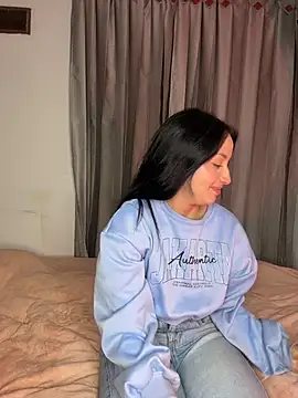 Snapshot of _Mia_kiss_ chatting on 02-15-26, 01:24 Mia kiss online show from 02-15-26, 01:24