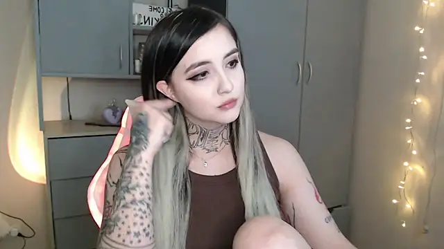 Snapshot of Rin_Tozier chatting on 02-14-26, 11:45 Rin Tozier online show from 02-14-26, 11:45