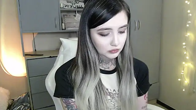 Snapshot of Rin_Tozier chatting on 02-22-26, 12:45 Rin Tozier online show from 02-22-26, 12:45