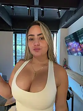 Snapshot of Miilana_ chatting on 07-30-26, 03:33 Miilana online show from 07-30-26, 03:33