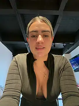 Snapshot of Miilana_ chatting on 07-31-26, 03:11 Miilana online show from 07-31-26, 03:11