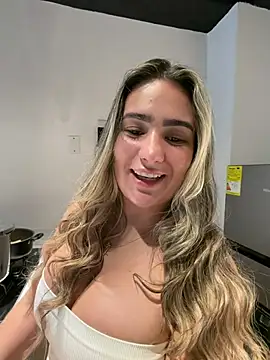 Snapshot of Miilana_ chatting on 08-04-26, 03:47 Miilana online show from 08-04-26, 03:47