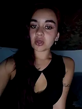 Snapshot of Lucy_allen1 chatting on 03-04-26, 04:29 Lucy allen1 online show from 03-04-26, 04:29