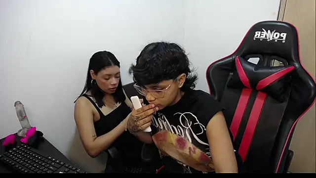 Snapshot of CherryGirlsXX chatting on 03-01-26, 01:29 CherryGirlsXX online show from 03-01-26, 01:29