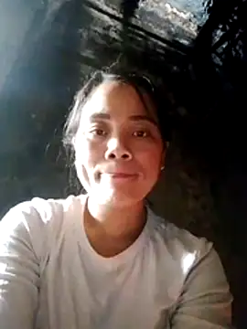 Snapshot of molly-xx chatting on 02-15-26, 03:47 molly-xx online show from 02-15-26, 03:47