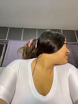 Snapshot of MollyBigBoobss chatting on 02-12-26, 12:27 MollyBigBoobss online show from 02-12-26, 12:27