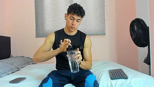 Snapshot of Muscle__Myke chatting on 02-24-26, 12:36 Muscle Myke online show from 02-24-26, 12:36