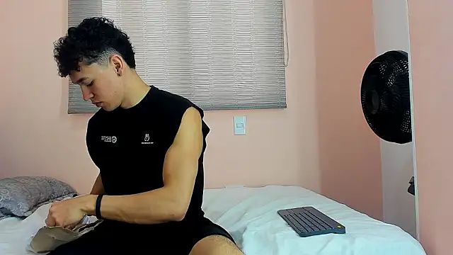 Snapshot of Muscle__Myke chatting on 03-03-26, 12:22 Muscle Myke online show from 03-03-26, 12:22