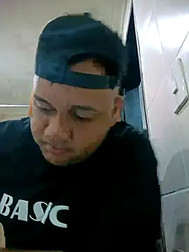 Snapshot of Mohamed1627 chatting on 02-18-26, 04:30 Mohamed1627 online show from 02-18-26, 04:30