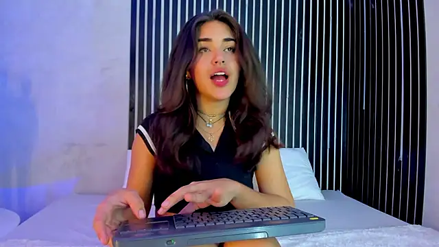 Snapshot of melodyphillips_2_ chatting on 02-24-26, 05:16 melodyphillips 2 online show from 02-24-26, 05:16