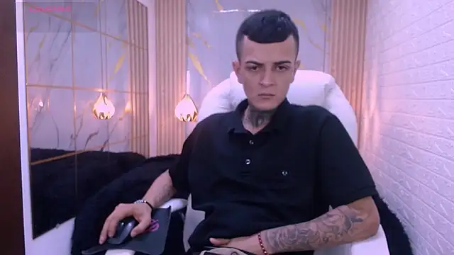 Snapshot of benjamin_anthony chatting on 02-20-26, 01:11 benjamin anthony online show from 02-20-26, 01:11