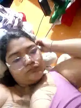 Snapshot of DarkReed chatting on 02-24-26, 05:11 DarkReed online show from 02-24-26, 05:11