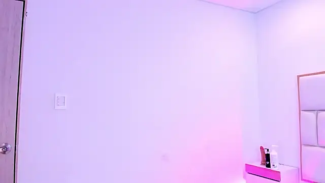 Snapshot of Violetta-foxx chatting on 02-24-26, 07:45 Violetta-foxx online show from 02-24-26, 07:45