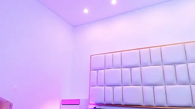 Snapshot of Violetta-foxx chatting on 02-28-26, 07:37 Violetta-foxx online show from 02-28-26, 07:37