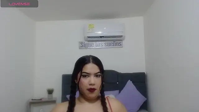 Snapshot of Aleja_Gold chatting on 02-16-26, 01:07 Aleja Gold online show from 02-16-26, 01:07