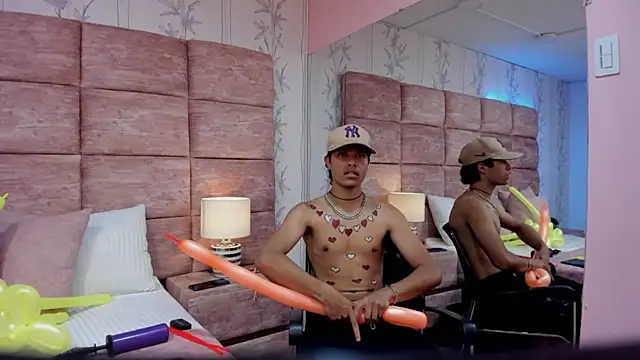 Snapshot of Escanor_Hot chatting on 02-14-26, 08:38 Escanor Hot online show from 02-14-26, 08:38