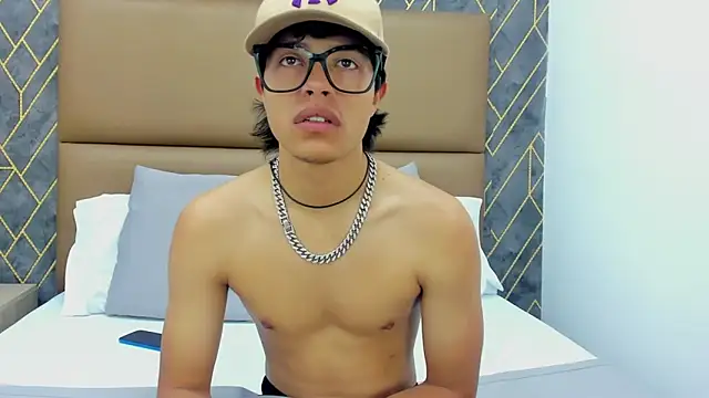 Snapshot of Escanor_Hot chatting on 02-20-26, 08:42 Escanor Hot online show from 02-20-26, 08:42