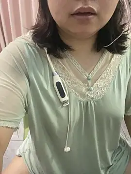 Snapshot of XIAXIA66 chatting on 02-14-26, 05:21 XIAXIA66 online show from 02-14-26, 05:21