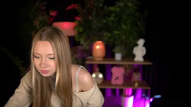 Snapshot of SweetDaisy_me chatting on 02-15-26, 08:35 SweetDaisy me online show from 02-15-26, 08:35