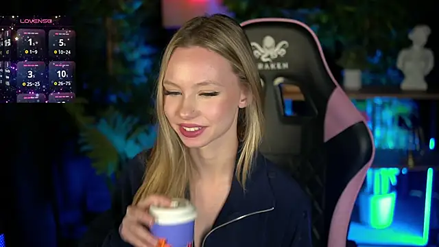 Snapshot of SweetDaisy_me chatting on 02-22-26, 08:24 SweetDaisy me online show from 02-22-26, 08:24