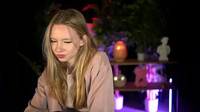 Snapshot of SweetDaisy_me chatting on 02-23-26, 03:20 SweetDaisy me online show from 02-23-26, 03:20