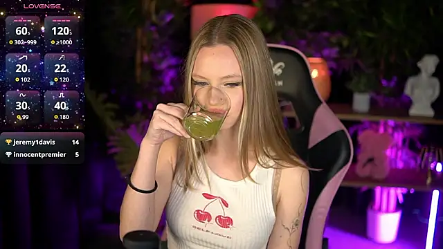 Snapshot of SweetDaisy_me chatting on 02-28-26, 08:04 SweetDaisy me online show from 02-28-26, 08:04