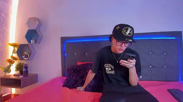 Snapshot of Ale_cuzz chatting on 02-26-26, 02:27 Ale cuzz online show from 02-26-26, 02:27