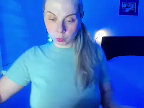 Snapshot of i_love_iva chatting on 03-01-26, 11:01 i love iva online show from 03-01-26, 11:01