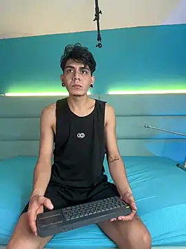 Snapshot of abrilandjulian chatting on 02-23-26, 12:02 abrilandjulian online show from 02-23-26, 12:02