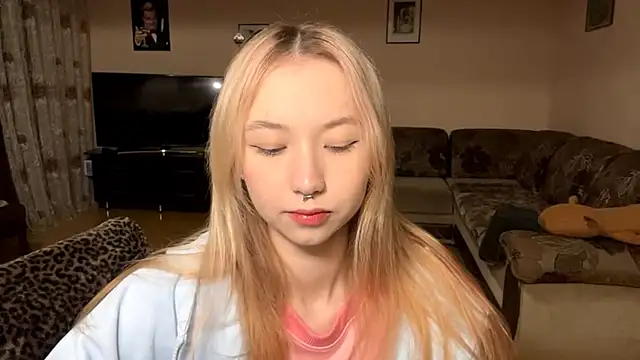 Snapshot of PinkTraible chatting on 02-26-26, 11:42 PinkTraible online show from 02-26-26, 11:42