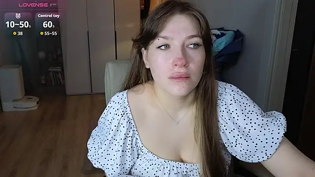 Snapshot of HennessyA chatting on 02-17-26, 05:04 HennessyA online show from 02-17-26, 05:04