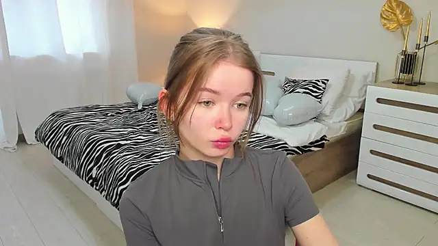 Snapshot of Violetta__Dreams chatting on 02-23-26, 11:40 Violetta Dreams online show from 02-23-26, 11:40