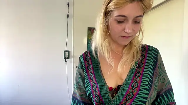 Snapshot of Sophiasnarl chatting on 02-25-26, 08:07 Sophiasnarl online show from 02-25-26, 08:07