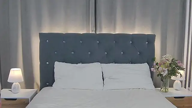 Snapshot of VikkyVonn chatting on 02-18-26, 12:23 VikkyVonn online show from 02-18-26, 12:23