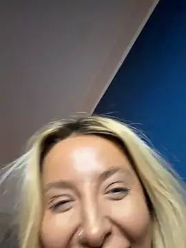 Snapshot of Summerwestt chatting on 02-14-26, 07:21 Summerwestt online show from 02-14-26, 07:21