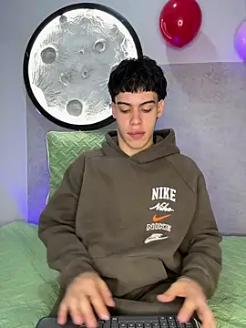 Snapshot of Lucian-greyy chatting on 02-15-26, 07:27 Lucian-greyy online show from 02-15-26, 07:27