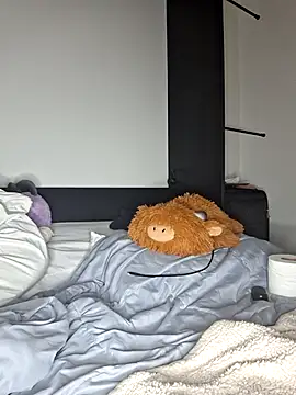 Cinnamonbunn online show from 02-14-26, 03:58