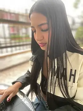 Daniela Pink online show from 04-16-26, 11:44