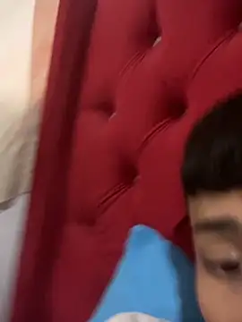 Snapshot of glopetitooo chatting on 02-15-26, 04:14 glopetitooo online show from 02-15-26, 04:14