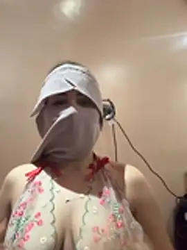 Snapshot of Lamarab chatting on 02-16-26, 10:39 Lamarab online show from 02-16-26, 10:39