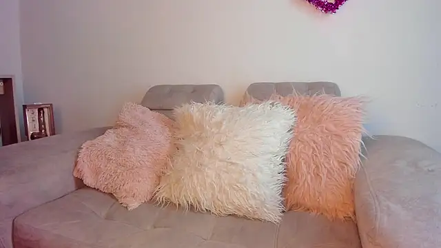 Snapshot of Tylla__ chatting on 02-24-26, 05:05 Tylla online show from 02-24-26, 05:05