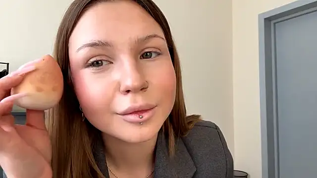 Snapshot of PledHoly chatting on 02-20-26, 09:00 PledHoly online show from 02-20-26, 09:00