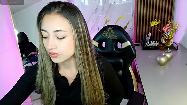 Snapshot of amy_ker_m chatting on 02-19-26, 08:27 amy ker m online show from 02-19-26, 08:27