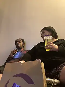 Snapshot of shellynpanda21 chatting on 02-20-26, 04:09 shellynpanda21 online show from 02-20-26, 04:09