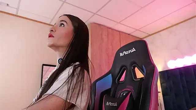 Snapshot of LucyDeLuca chatting on 02-26-26, 07:51 LucyDeLuca online show from 02-26-26, 07:51